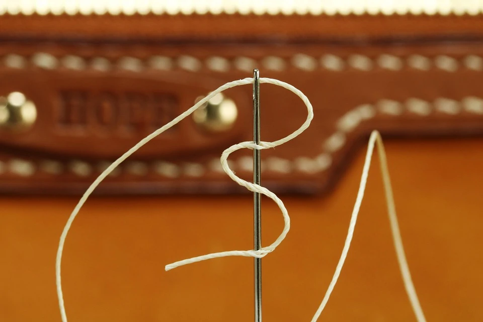 fil et aiguille pour cuir